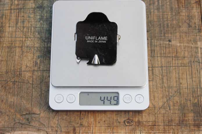 ユニフレームのガス抜きクリップの重さを計測している