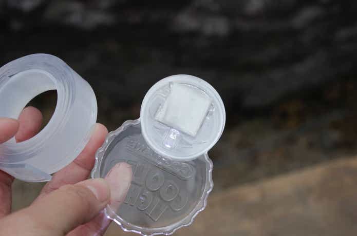 クーラーライトにヤモリグリップを重ね貼りしてある