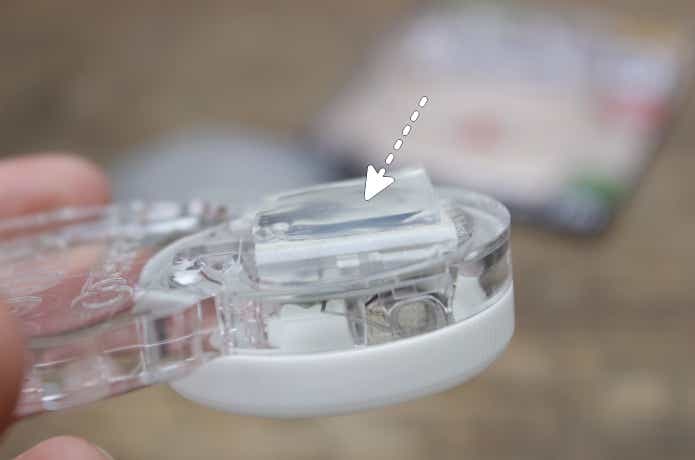 クーラーライトにヤモリグリップを重ね貼りしてある