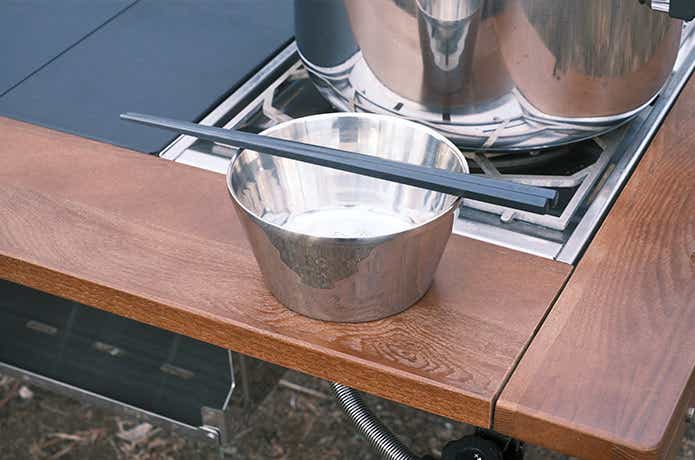 シェフテーブルライトに置いた食器