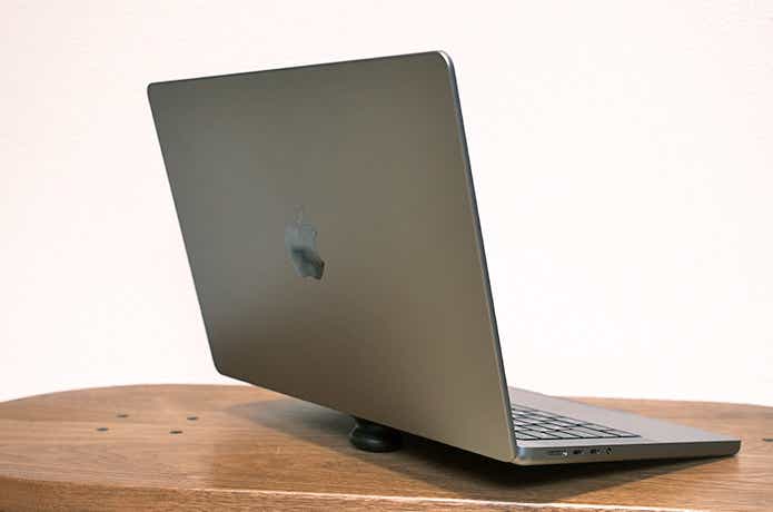 ノートパソコンにつけたメスティン リッドノブ