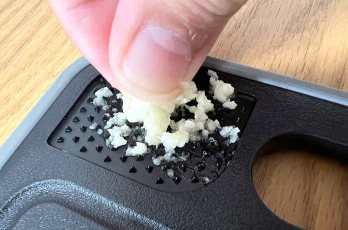 ニトリ「解凍プレートシャープナー付きまな板」