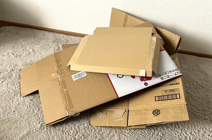 ダンボールの山