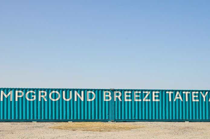 breeze family campのロゴがついたトレーラー