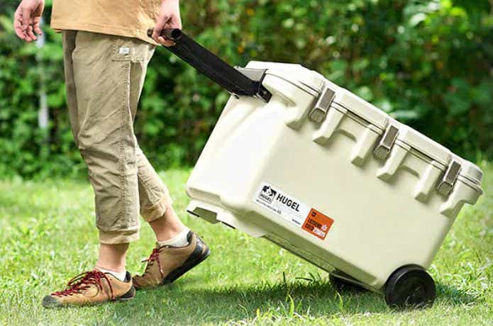HUGEL 真空断熱クーラーボックス 60L VITC-60を引く人