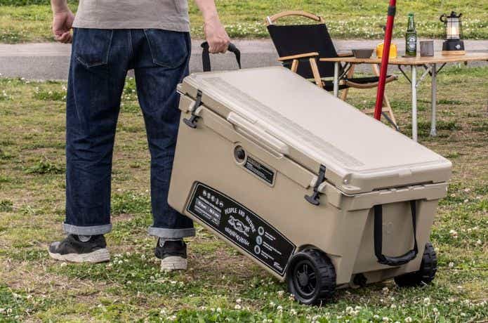 フィールドア ノーザンクーラーボックス 66.2Lを引く人