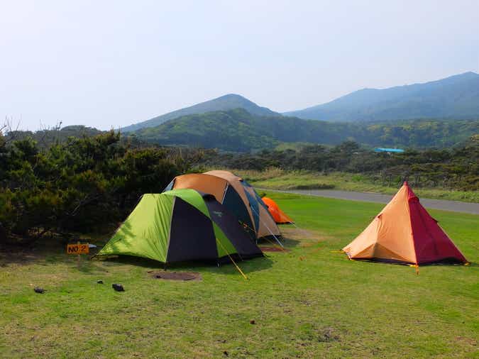 非日常の時間を楽しめる島のキャンプ場。雄大な海や星に癒される