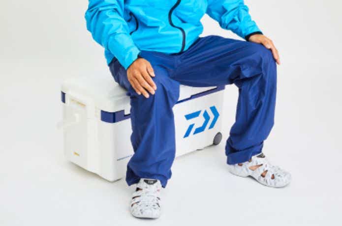 ダイワ プロバイザートランクHD ⅡS3500に座る人