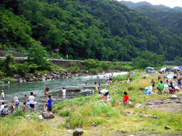 お花見スポットとしてもおすすめ。夏場は川遊びも楽しめる
