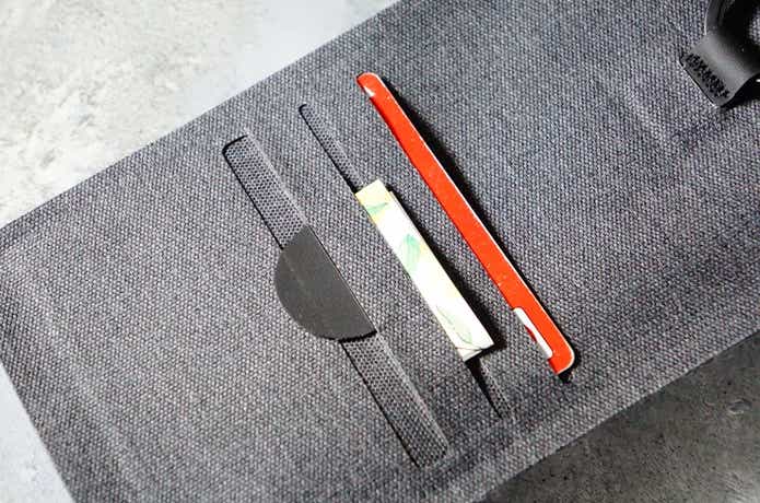 無印良品のウェルダーミニサコッシュの背面ポケット