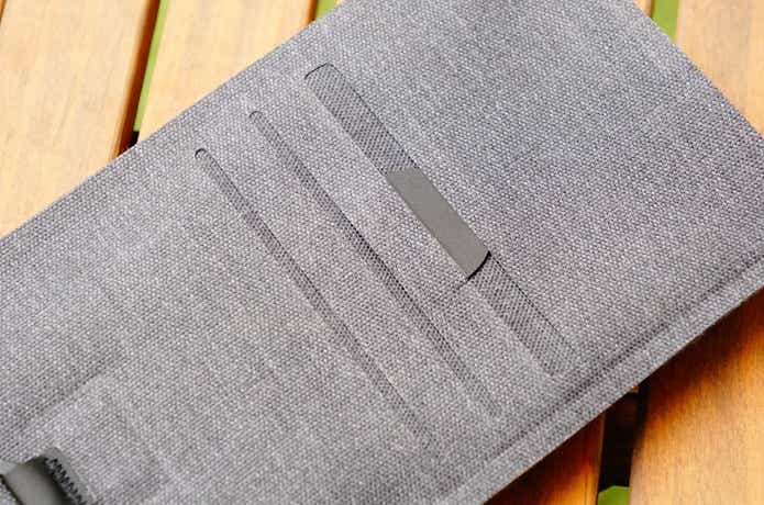 ウェルダーミニサコッシュの背面ポケット