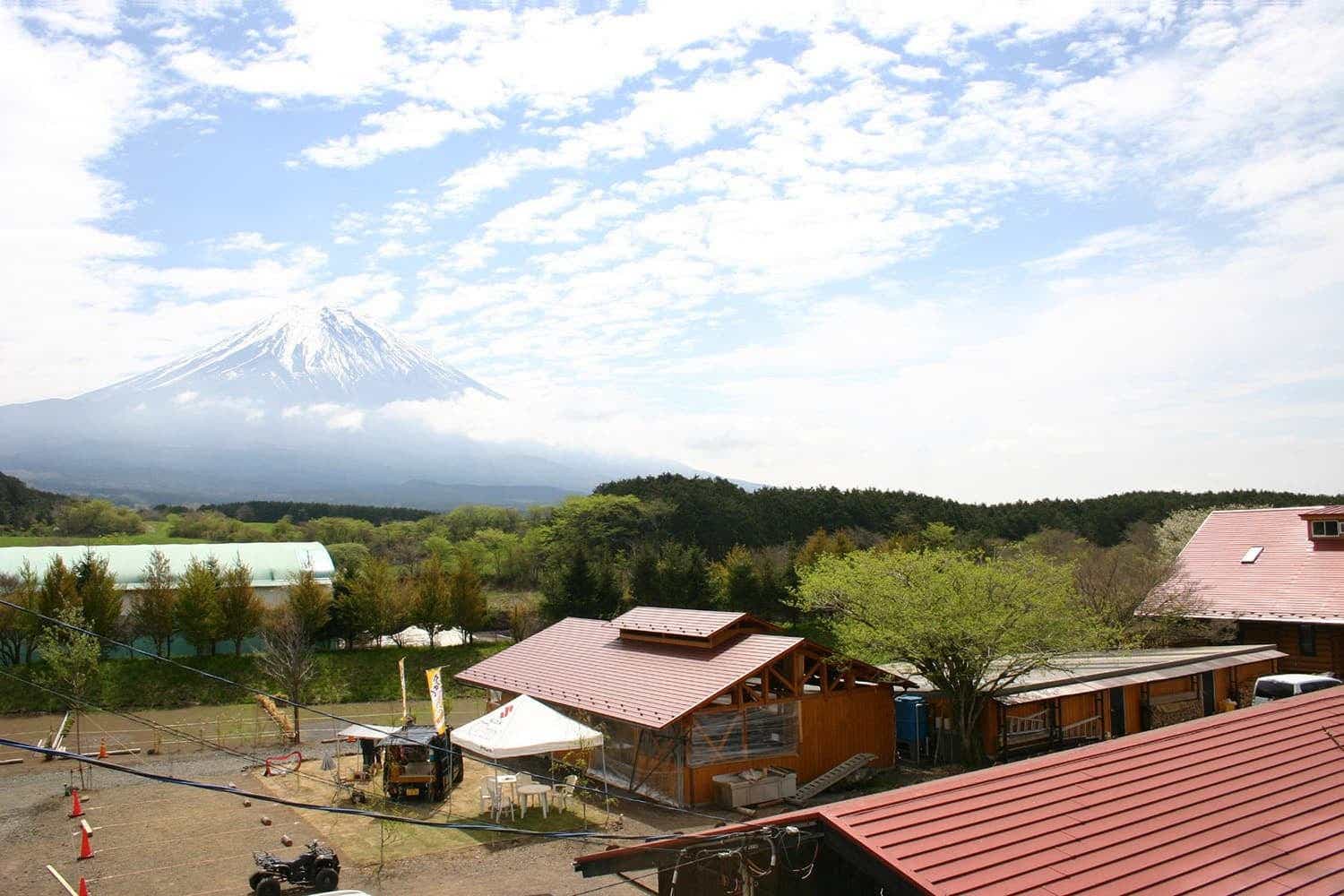 澄んだ空気に癒される富士山麓のキャンプ場。アクティビティも充実