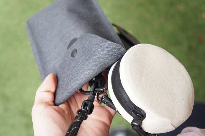 無印良品のコットンウェルダーラウンドケースとサコッシュ連結