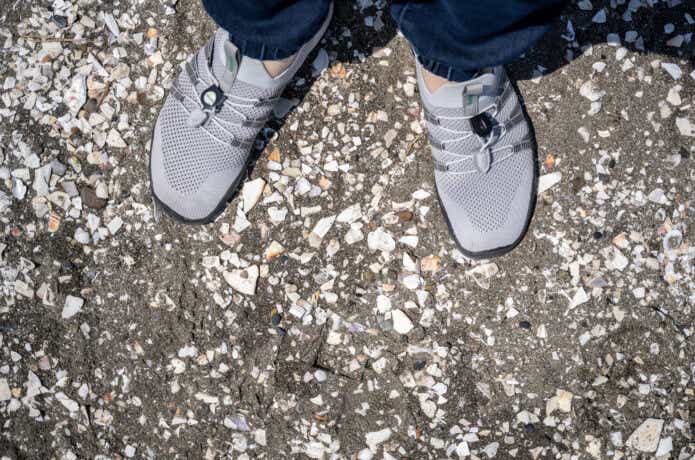 マリンシューズを履いた足元