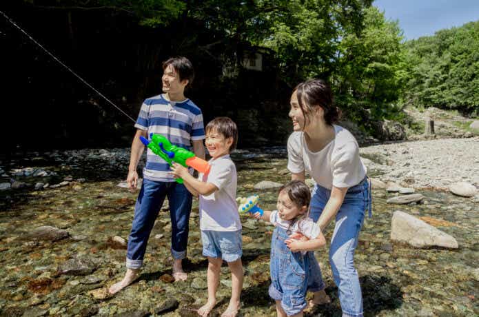 子供も大人も楽しい！キャンプでやりたい本気の水遊びグッズ10選