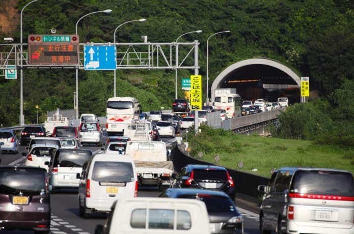 渋滞中の高速道路