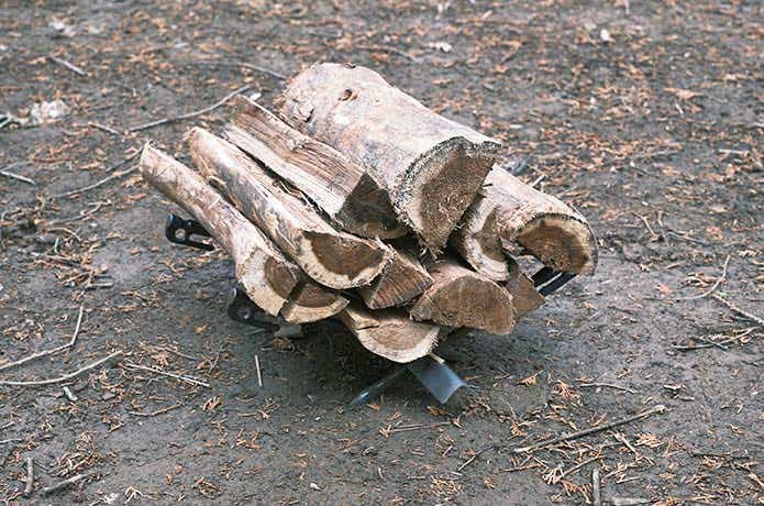 薪1束を置いたゼットログスタンド