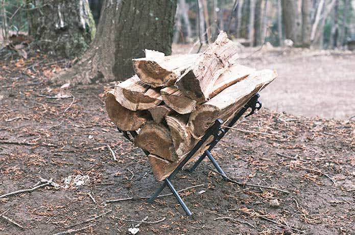 ペグで作った薪スタンド