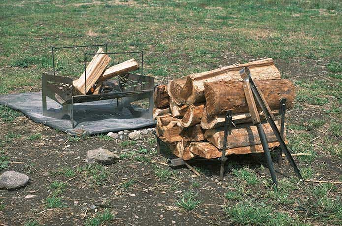 ゼットログスタンドを使った焚き火シーン