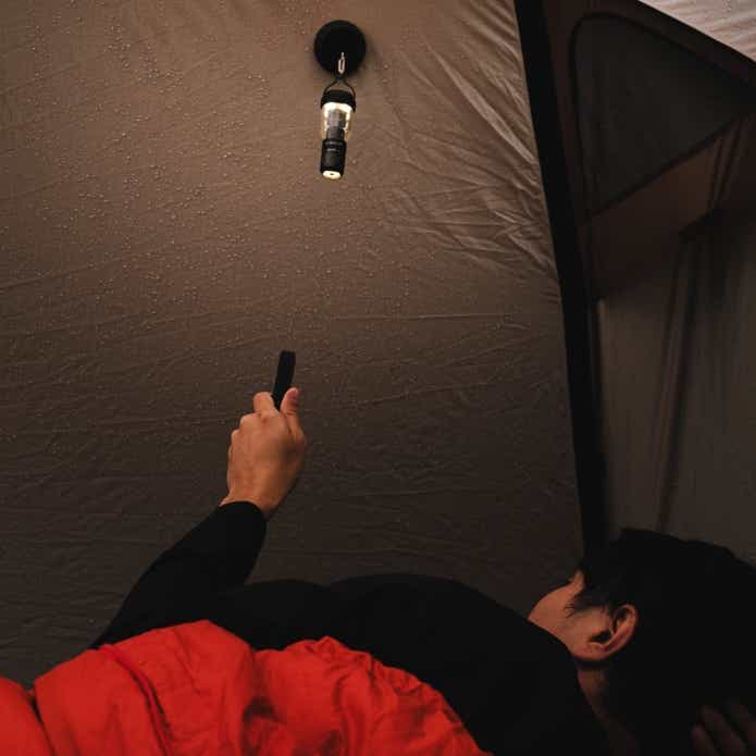 5050WORKSHOP「MINIMALight REMOTE CONTROL 2.0」をリモコンで操作している