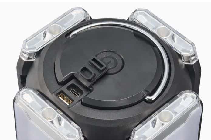 コールマン クアッドマルチパネルランタンplusのUSBポート