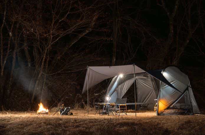 夜にキャンプ