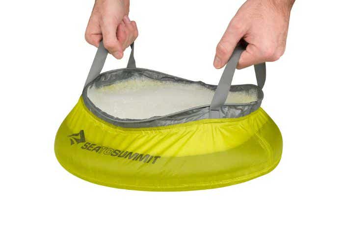 水の入ったシートゥーサミット ウルトラシル キッチンシンク 10L