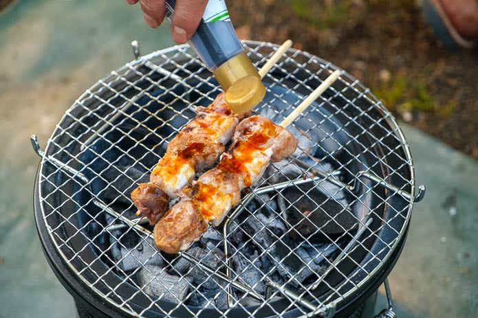 ナチュラルシーズンテーブル七輪コンロ丸型で焼き鳥 