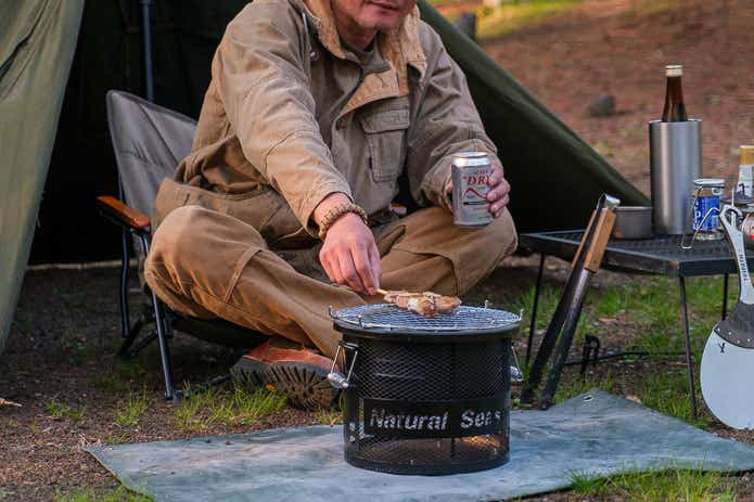 ナチュラルシーズンテーブル七輪コンロ丸型で焼き鳥 