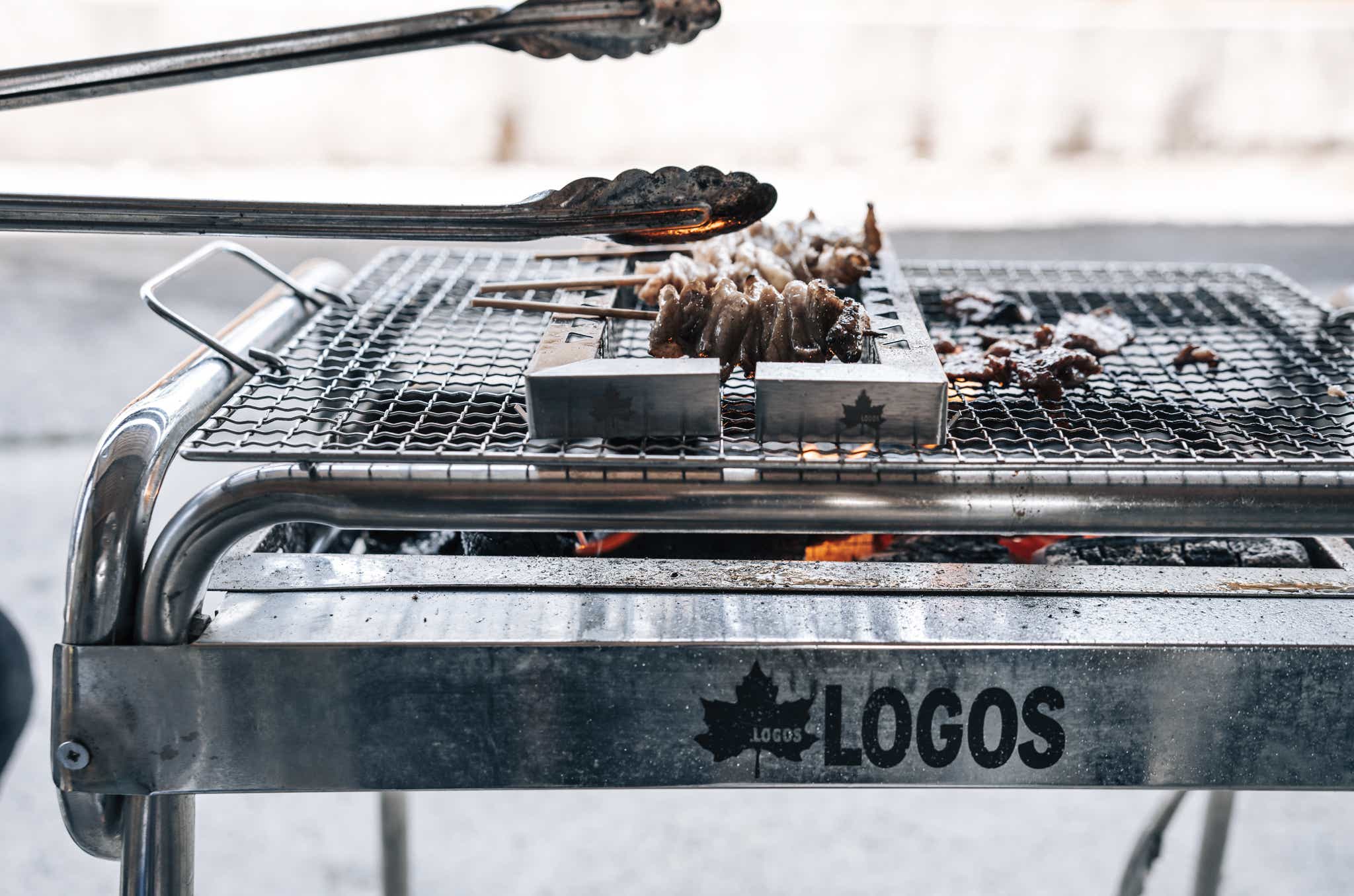 BBQのマンネリ打破に。こんなギアが1つあると頼りになります_ロゴス_ちょっと串焼き