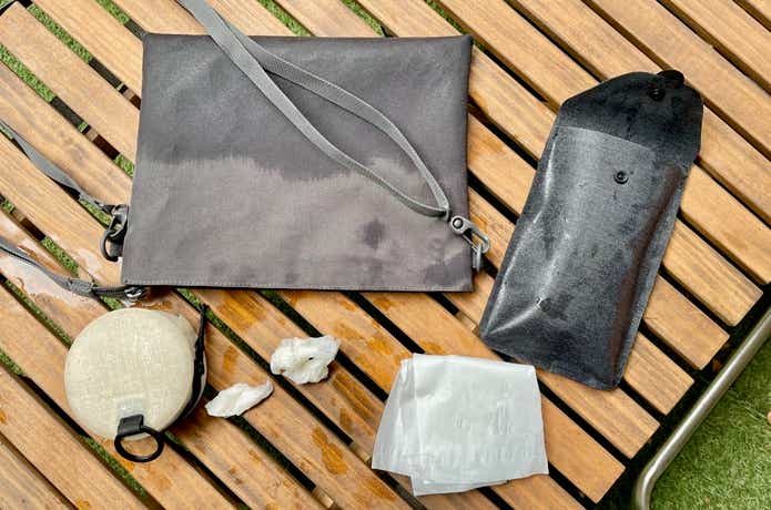 無印のサコッシュ、水に浸けた実験結果