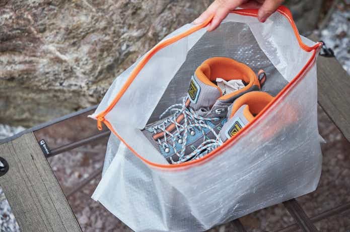 ペルクラに登山靴を入れている