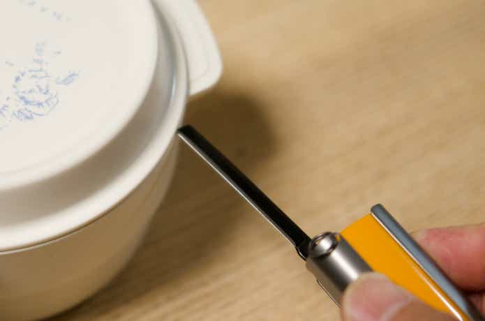 密閉したタッパーの開閉