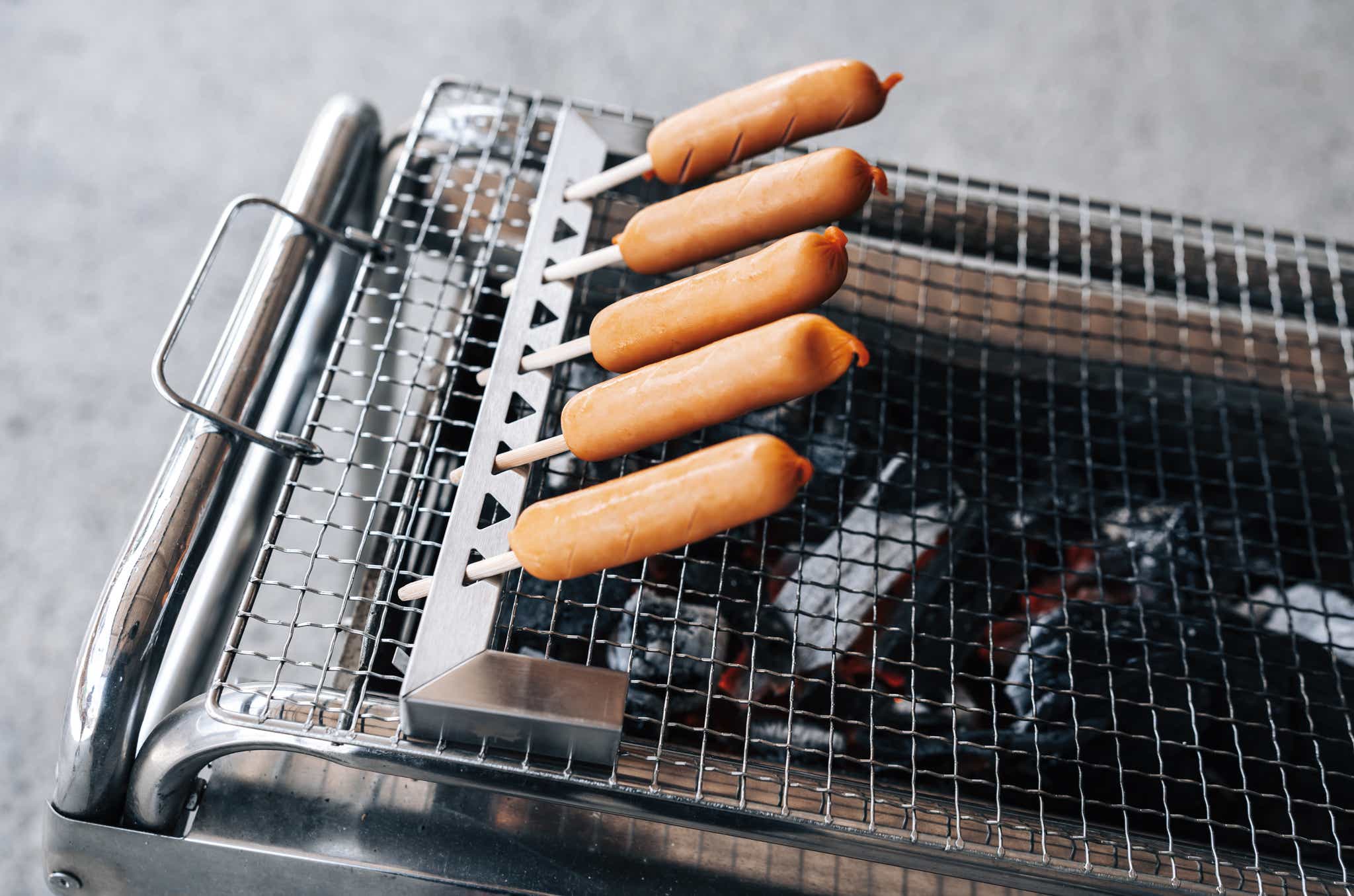 ロゴスのちょっと串焼きにソーセージを刺してみた