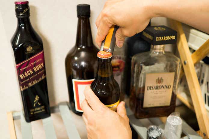 栓抜き使用イメージ