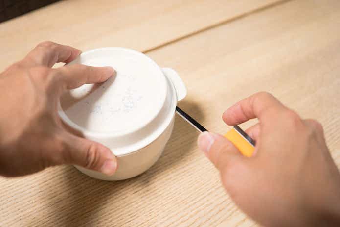 密閉したタッパーの開閉