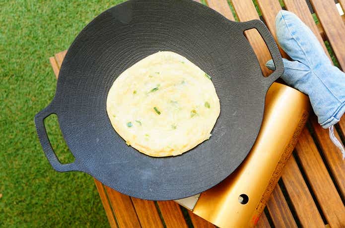 カルディ　チョンジュアビンを焼いているところ