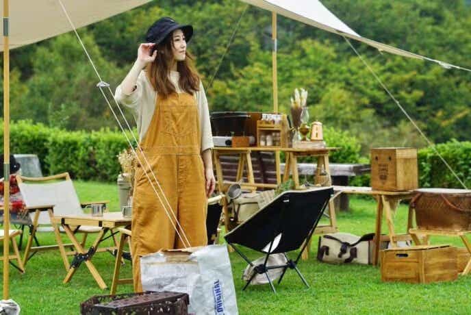 レディースのオーバーオールコーデ