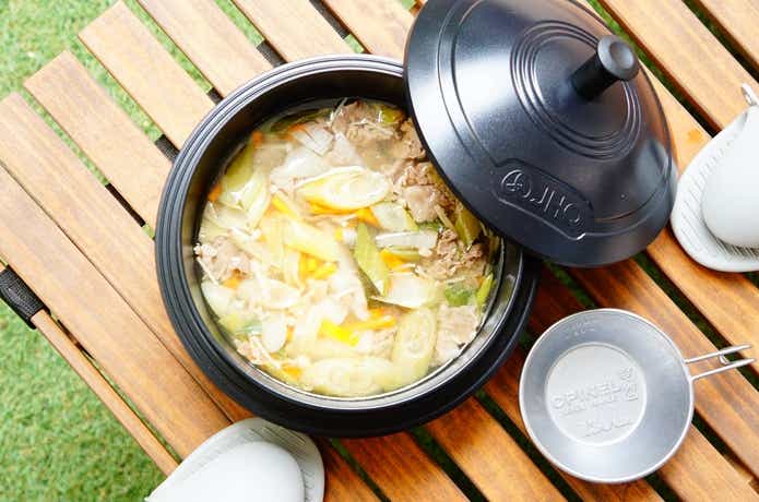 マルチカマで作った料理をそのままキャンプテーブルに