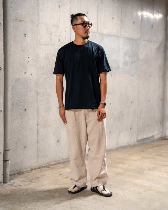 「ノースフェイス」パックTを１枚で着ている筆者