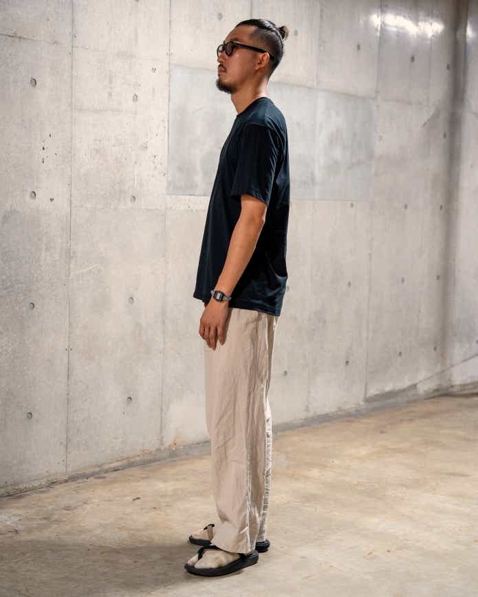 「ノースフェイス」パックTを１枚で着ている筆者