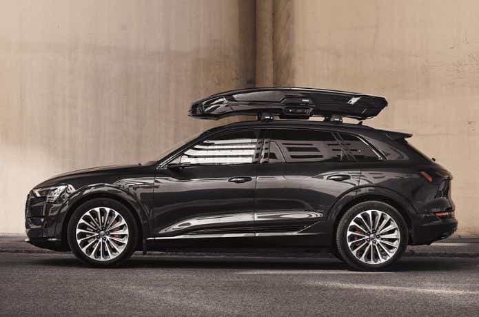 スーリー ルーフボックス Thule Vector Mを装着した車