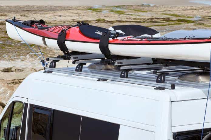 スーリー リフトアシスト機能付きカヤックラック Thule Hullavator Proにカヌーを乗せる