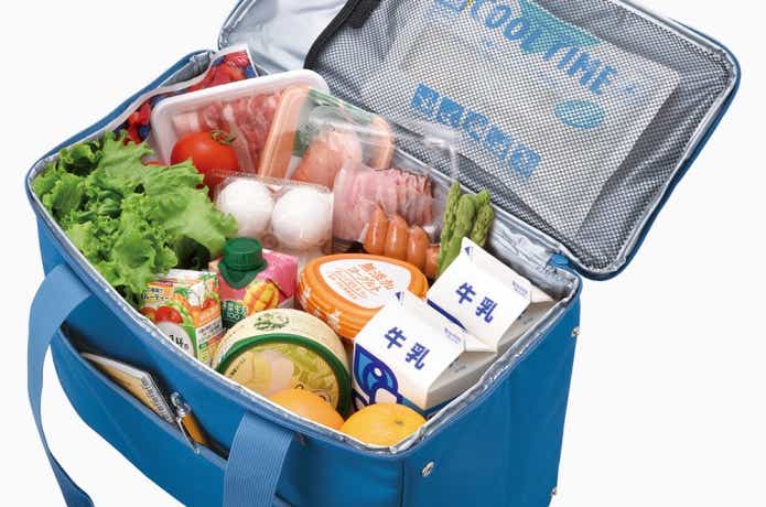 物をたくさん入れた保冷バッグ