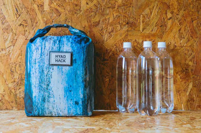 CAMP HACK別注のHYAD「BLUE BARK COOLER 8」