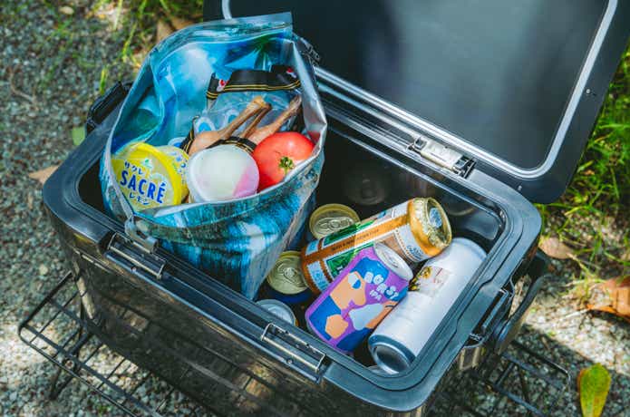 CAMP HACK別注のHYAD「BLUE BARK COOLER 8」