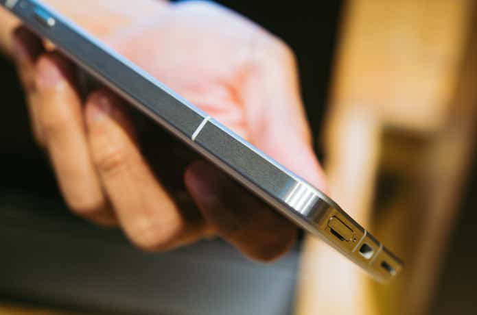 FCNTのスマホ「arrows Alpha」