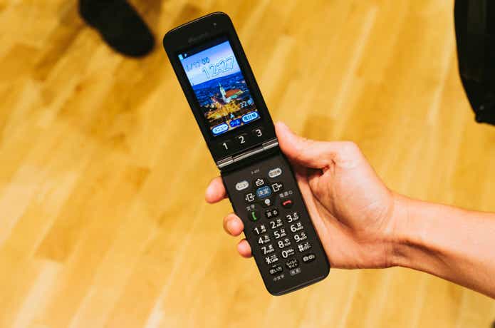 FCNTのらくらくホン「F-41F」