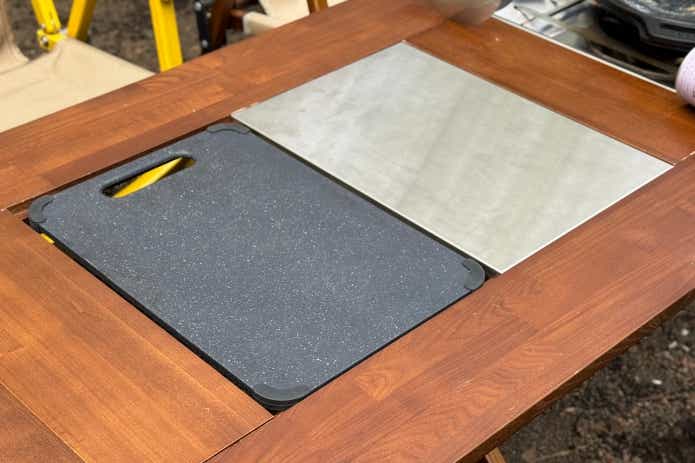 PPカッティングボードをIGTテーブルに置く