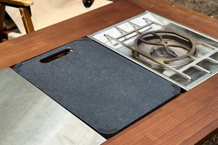 PPカッティングボードをIGTテーブルに置く